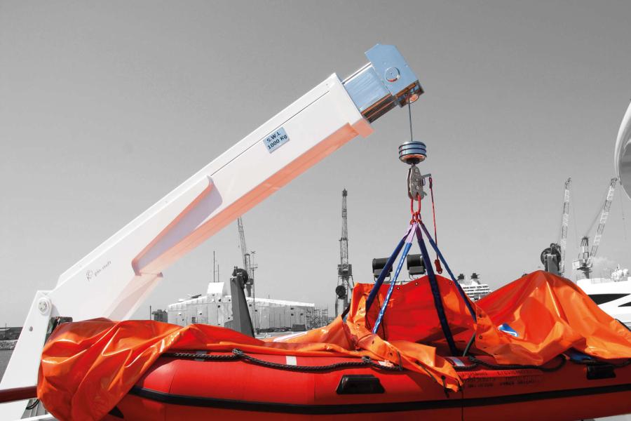 Gruetta elettroidraulica a braccio articolato in acciaio inox verniciato con doppio braccio telescopico e gancio di sollevamento.