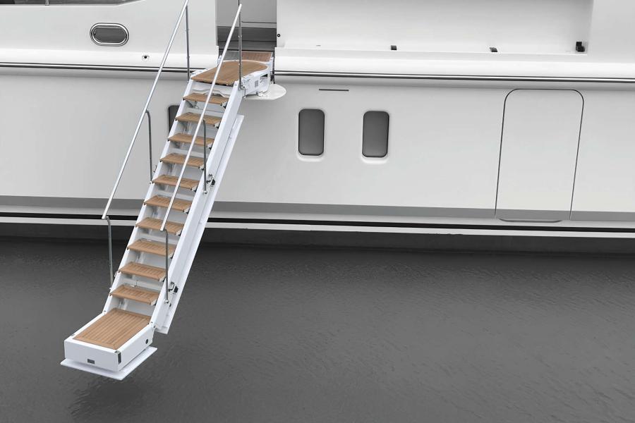 Scala reale laterale da imbarco in acciaio inox con gradini autolivellanti in teak, installata a murata su yacht di lusso